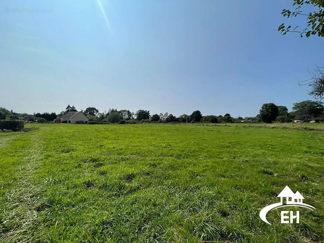 Terrain à L&#039;AIGLE