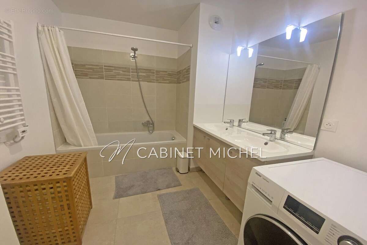 Appartement à ROQUEFORT-LES-PINS