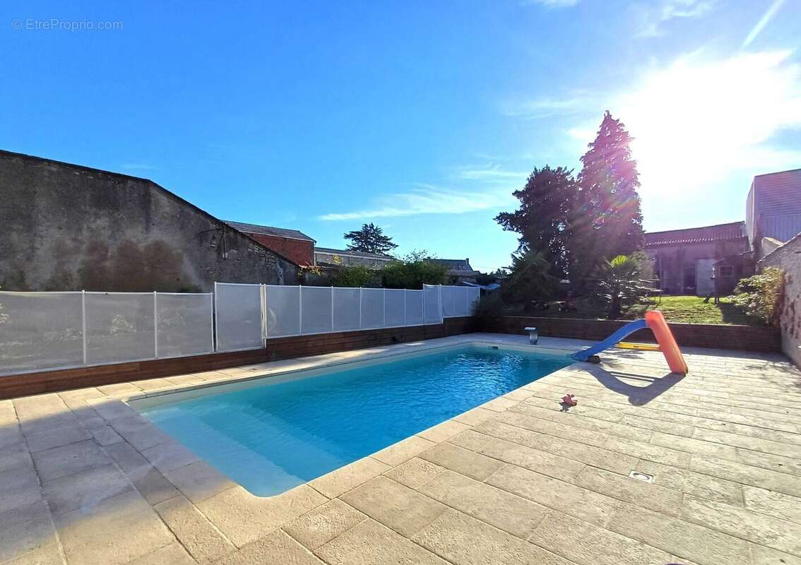 Maison à CHASSENEUIL-SUR-BONNIEURE