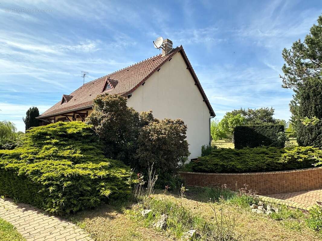 Maison à MONTGIVRAY