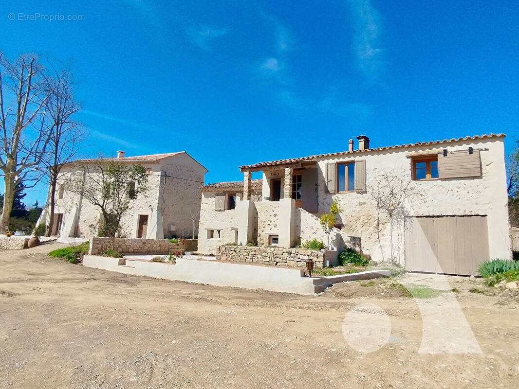 Maison à VILLECROZE