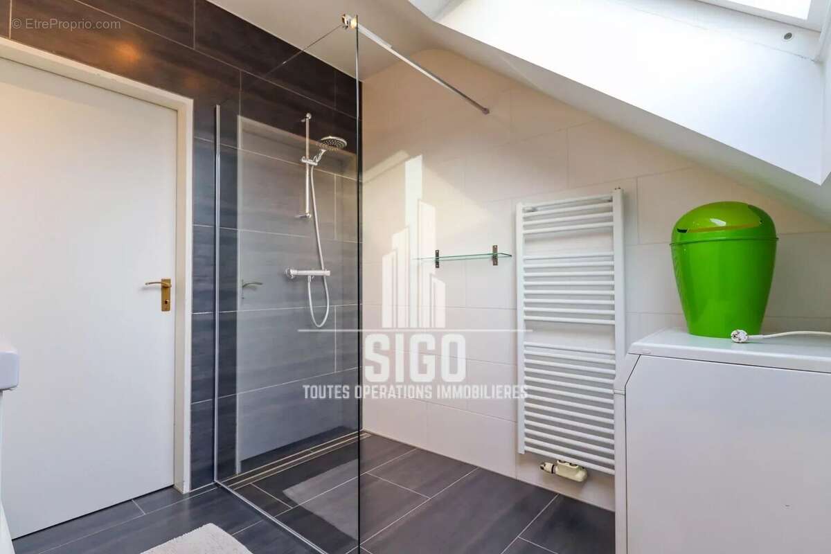 Appartement à MEZERES