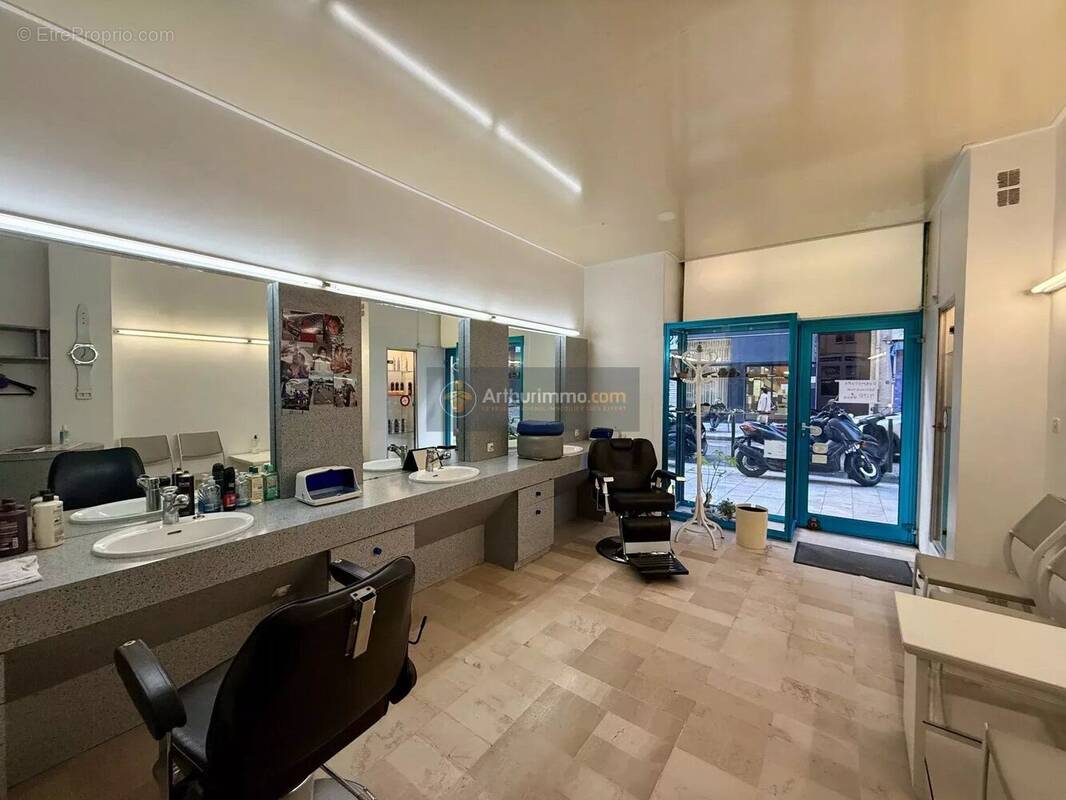 Commerce à SAN-MARTINO-DI-LOTA