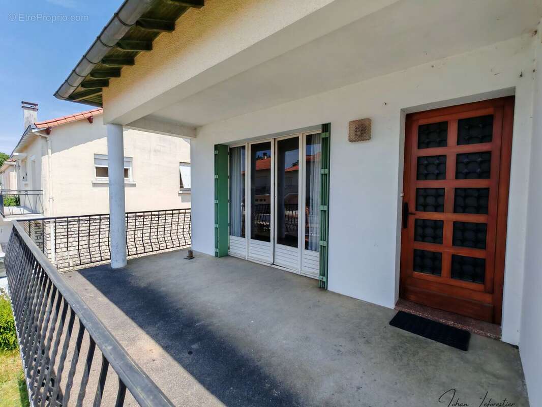 Maison 106 m² à Celles-Sur-Belle  - photo 2