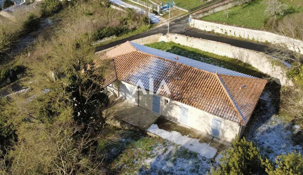 Maison à MONTIGNAC-CHARENTE