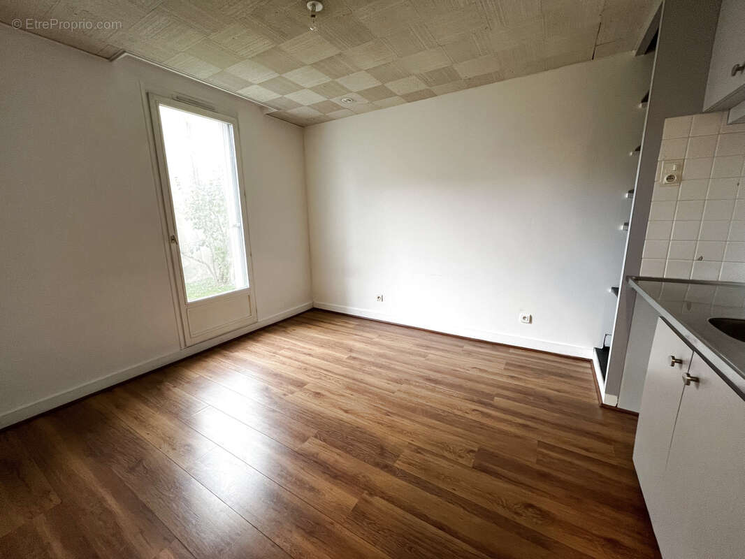 Commerce à PONT-SAINTE-MARIE