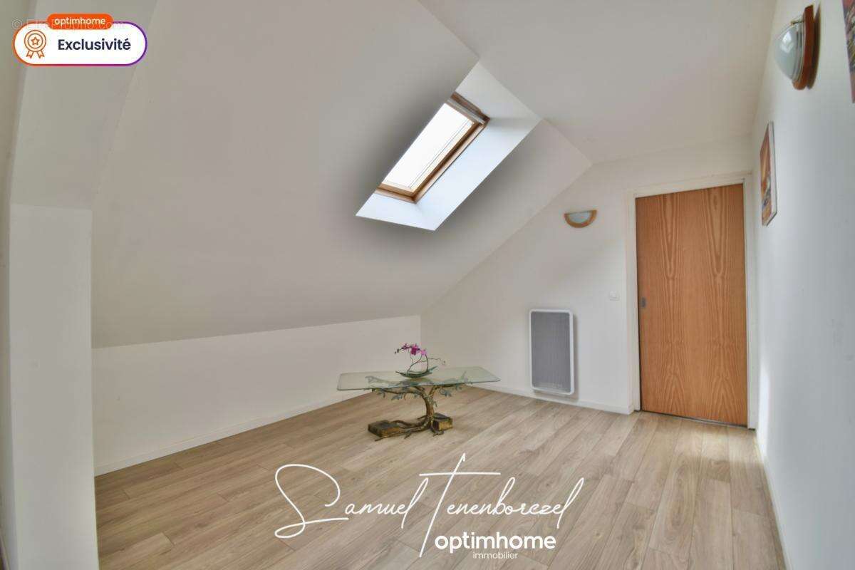 Maison familiale de 196 m² avec 4 chambres, double garage et grand terrain – Beuzeville (27210) - photo 11