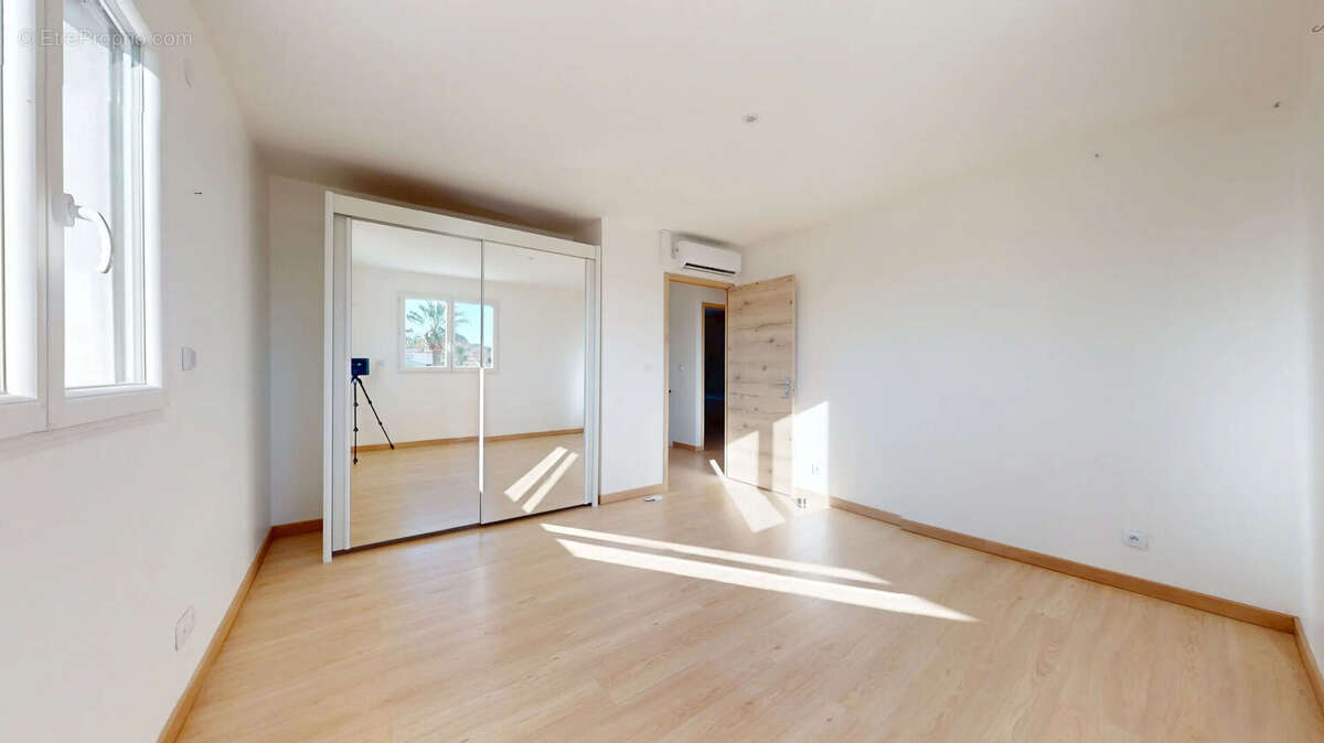 Maison à PUGET-SUR-ARGENS