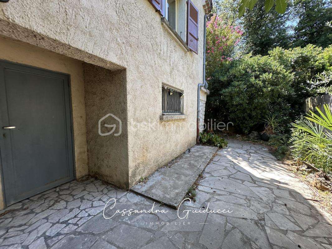 Maison de 112 m² • Potentiel T2 séparé + Habitation 3 chambres • Jardin & Grand Garage - photo 12