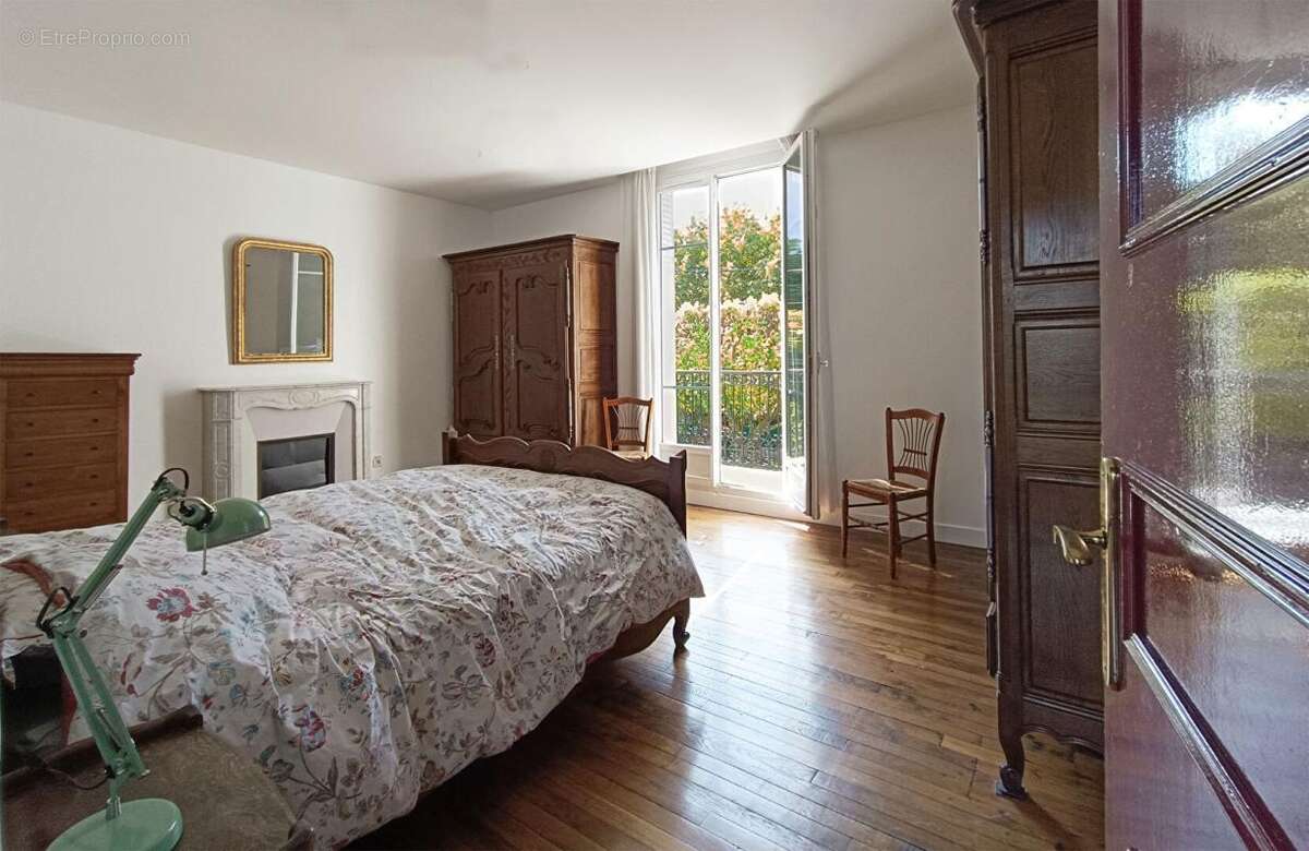Maison Bourgeoise proche RER A 10 pièces 240m² NEUILLY-PLAISANCE (93360) - photo 10