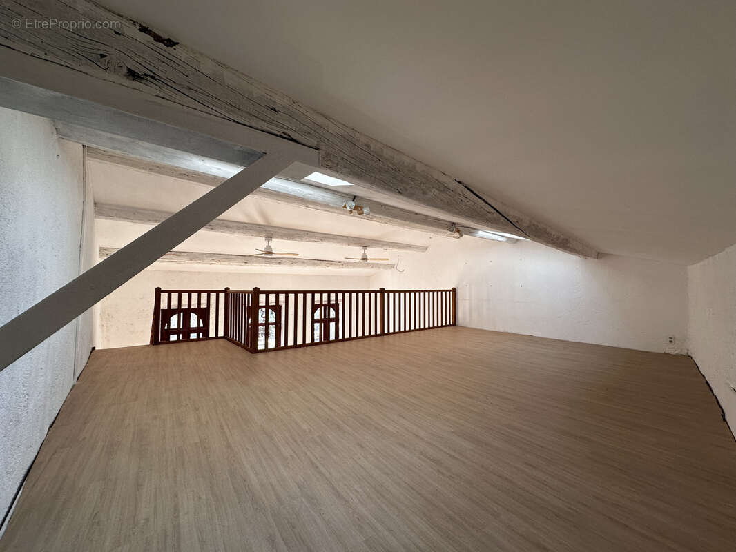 Commerce à LAGRASSE