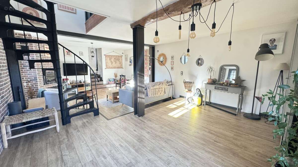 Maison à SAINT-ETIENNE-DU-ROUVRAY