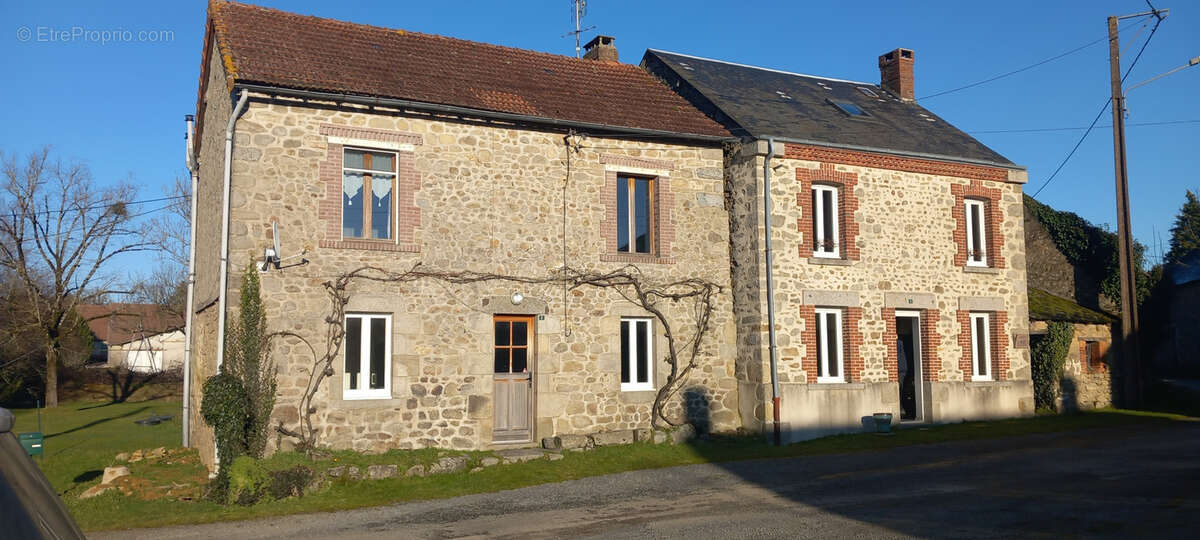 Maison à SAINT-PRIEST-LA-PLAINE