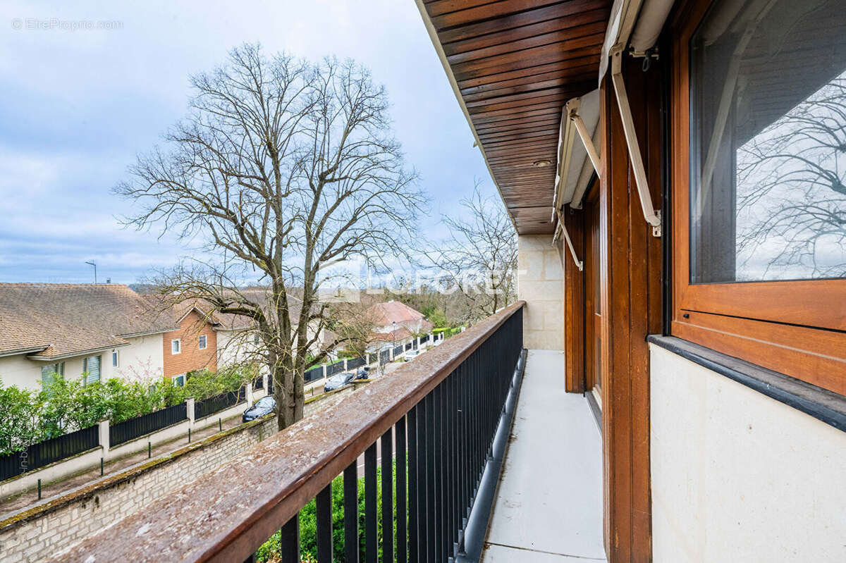 Appartement à LA CELLE-SAINT-CLOUD