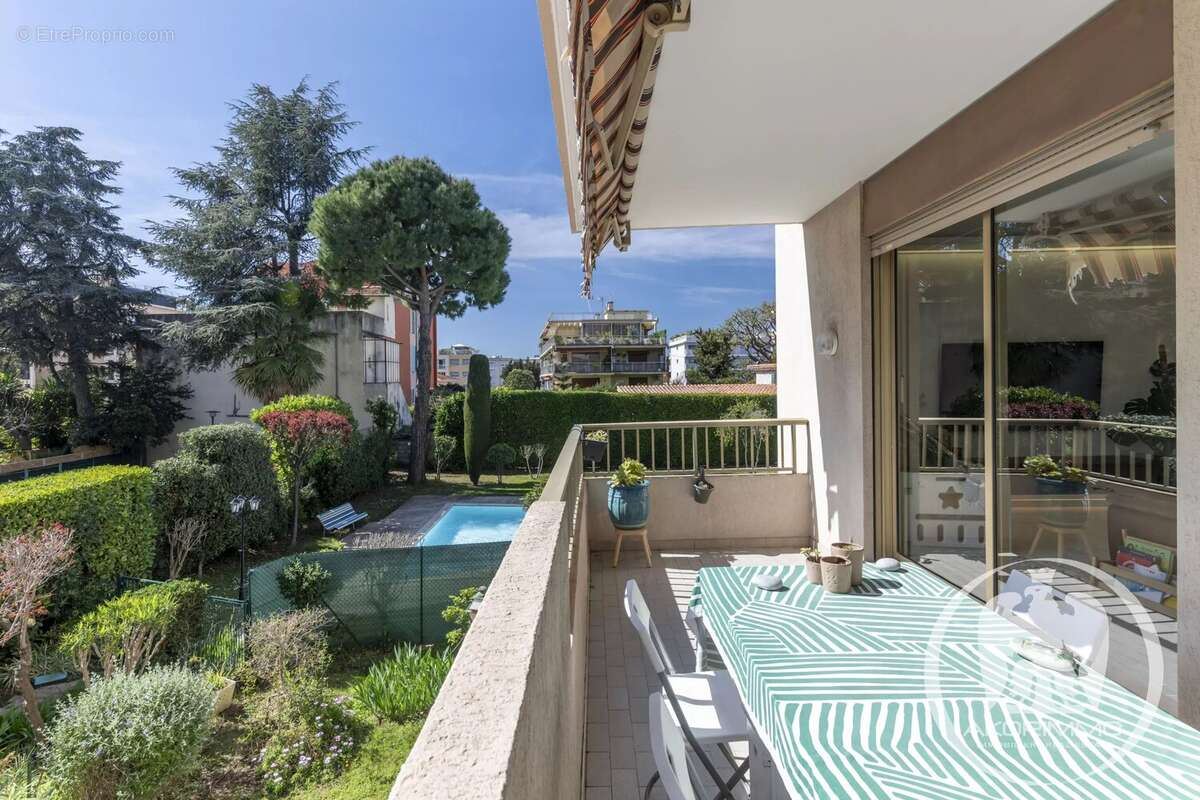 Appartement à SAINT-LAURENT-DU-VAR