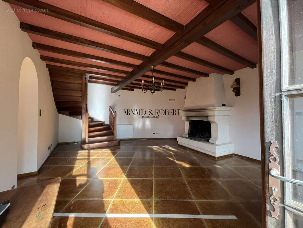 Maison à ROCHEMAURE