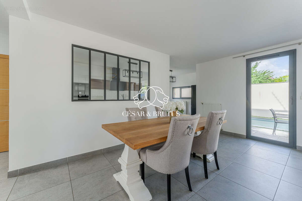 Maison 136 m² à Chassieu  - photo 6