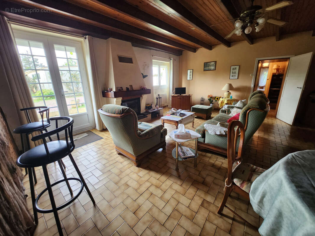 Maison à SAINTE-GEMME-LA-PLAINE