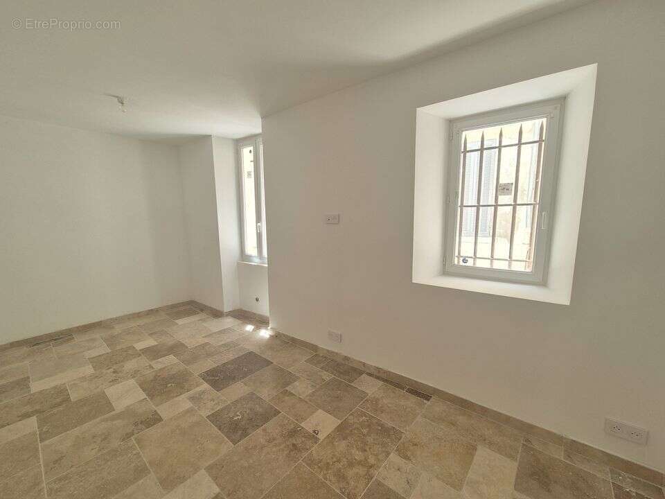 LACIOTAT - APPARTEMENT - belles prestations - Type 2 - proche - Appartement à LA CIOTAT