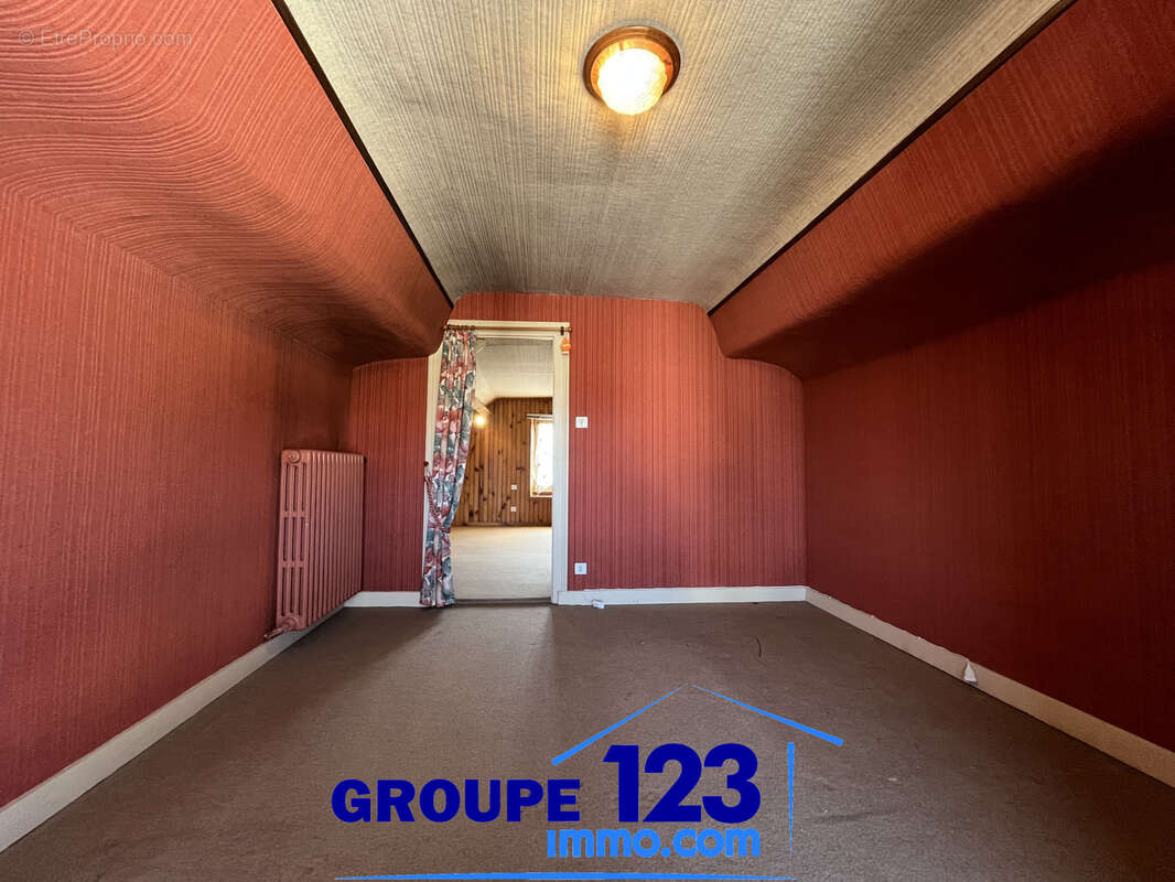 Auxerre - Maison de 81 m2 - T5 - photo 7