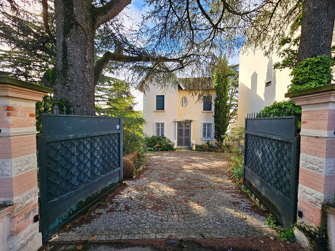 Maison Bourgeoise 7 pièces sur parcelle 1638 m² CREPIEUX - photo 3