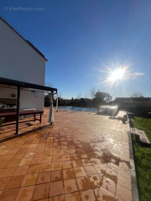 Maison à SAINT-JEAN-D'ANGELY