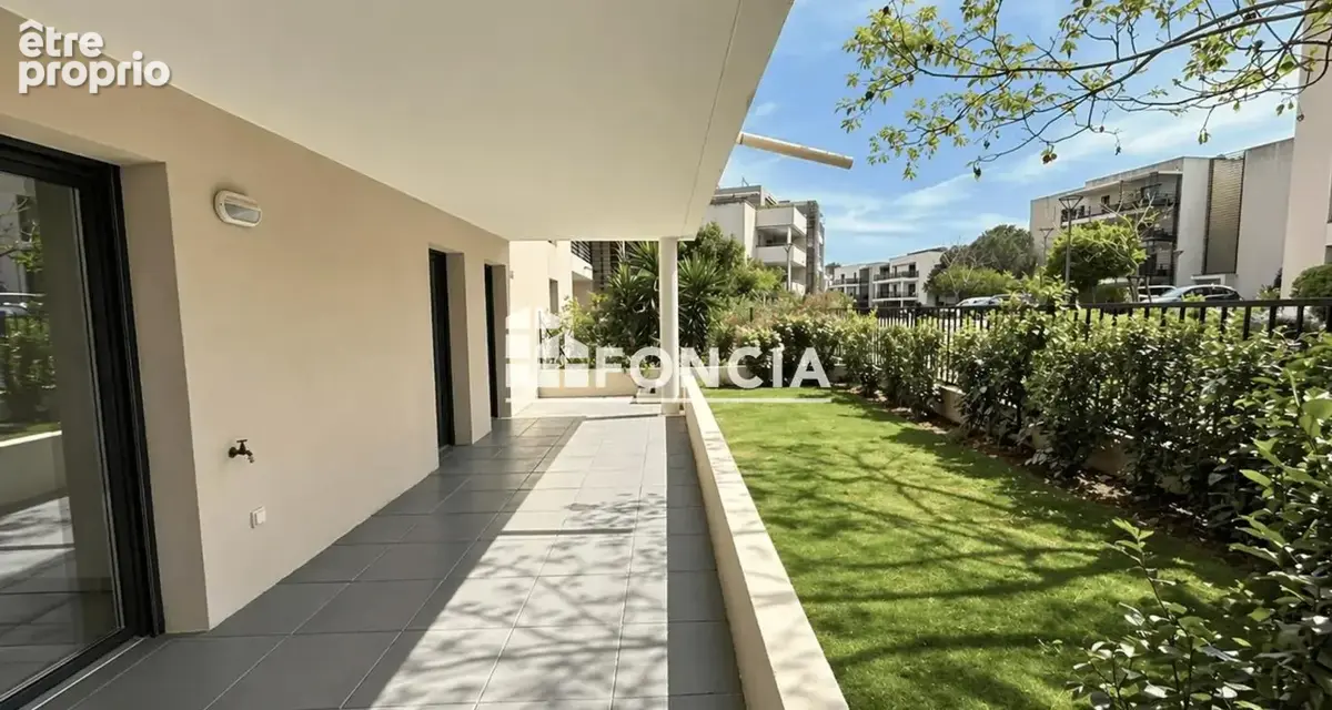 GRAND T3 en rez-de-jardin avec terrasse, jardin et piscine sur le toit - photo 1