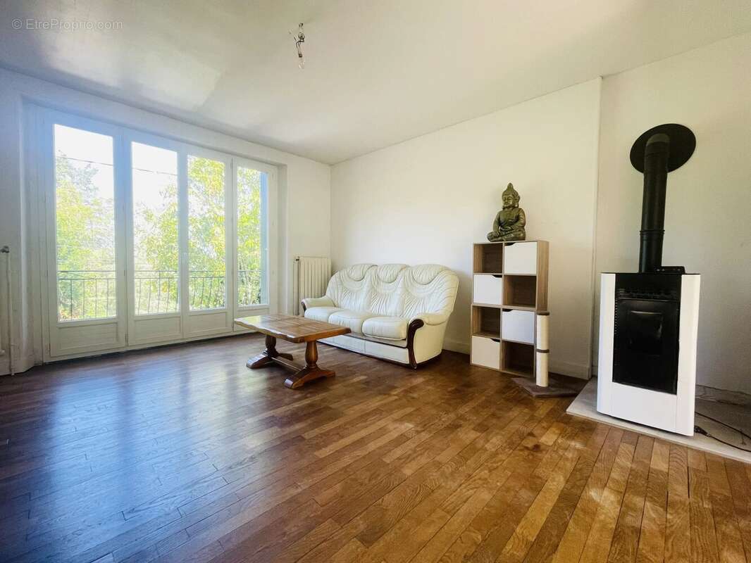 Maison 89 m² à Etagnac  - photo 2