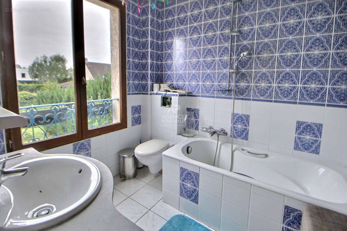 Maison à VERNEUIL-SUR-SEINE