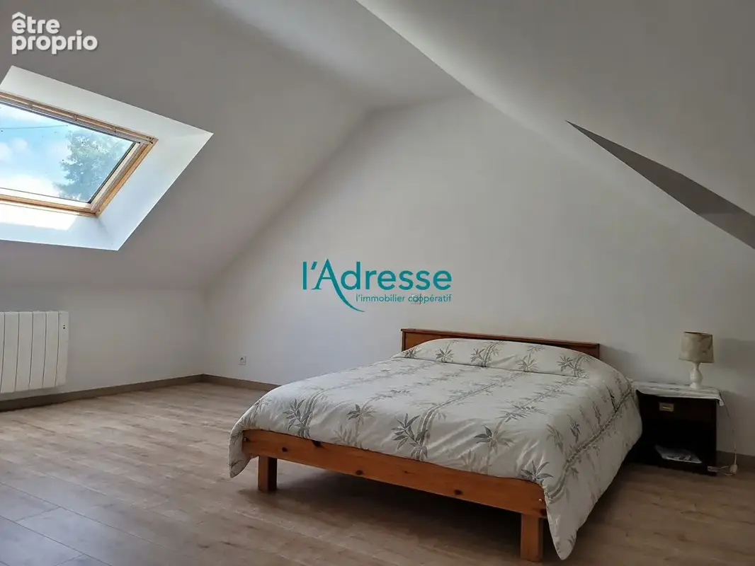 Petit Auverné: Une maison de famille où l'espace laisse place aux projets. - photo 4