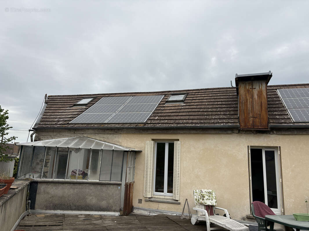 Appartement à VENEUX-LES-SABLONS