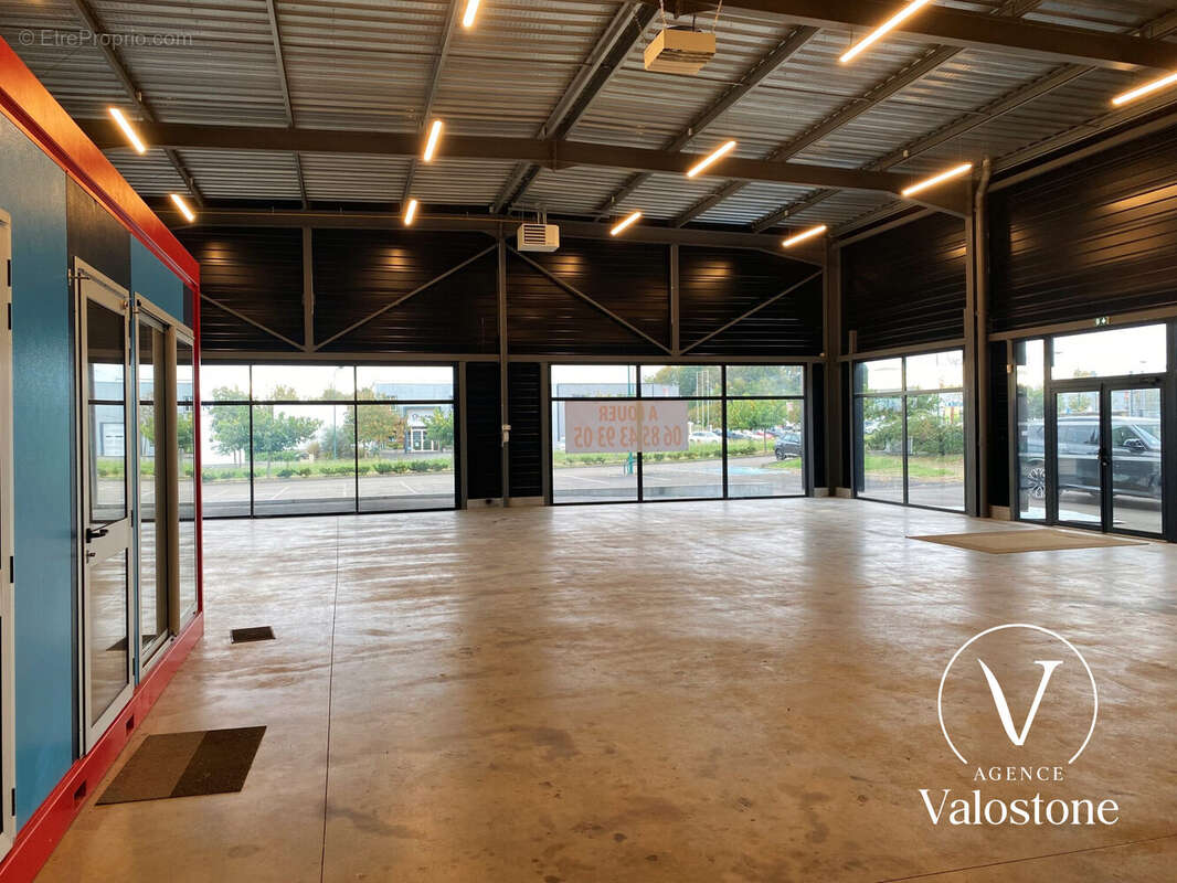 Commerce 600 m² à Saint-Sever  - photo 2