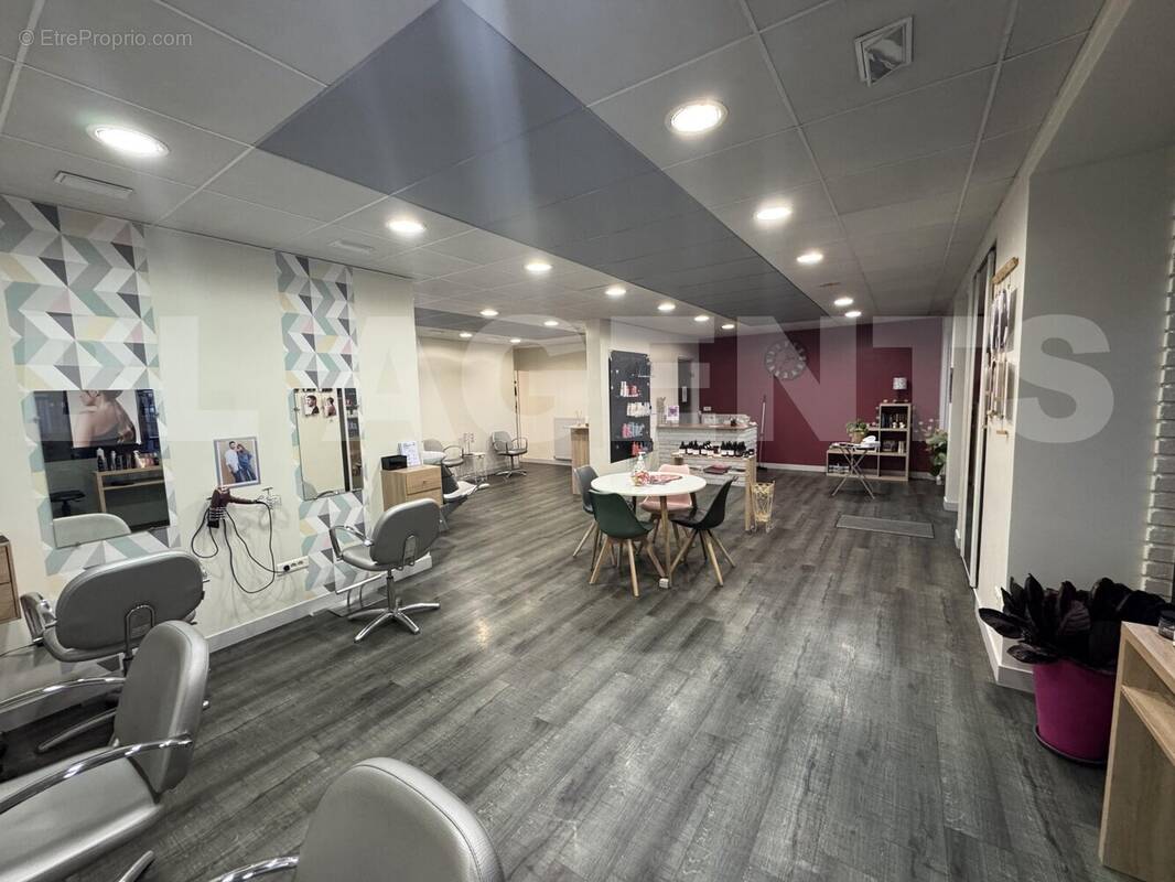 IMG_2542 - Commerce à TORCY