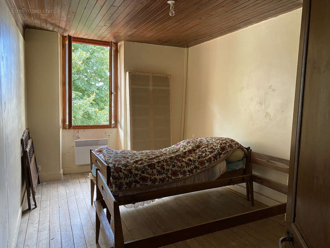 Maison à CHAMPAGNAC-DE-BELAIR