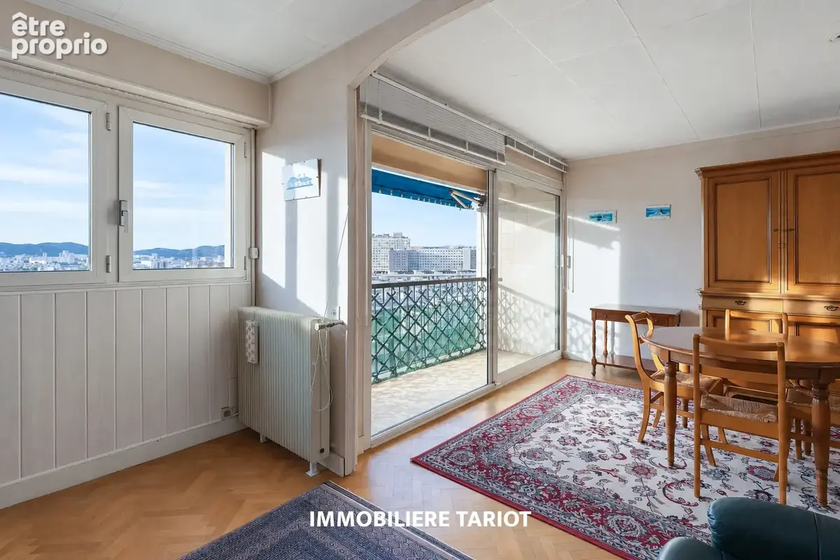 Saint pierre - 13005 - t3 traversant + balcon et parking - vue degagée - photo 4