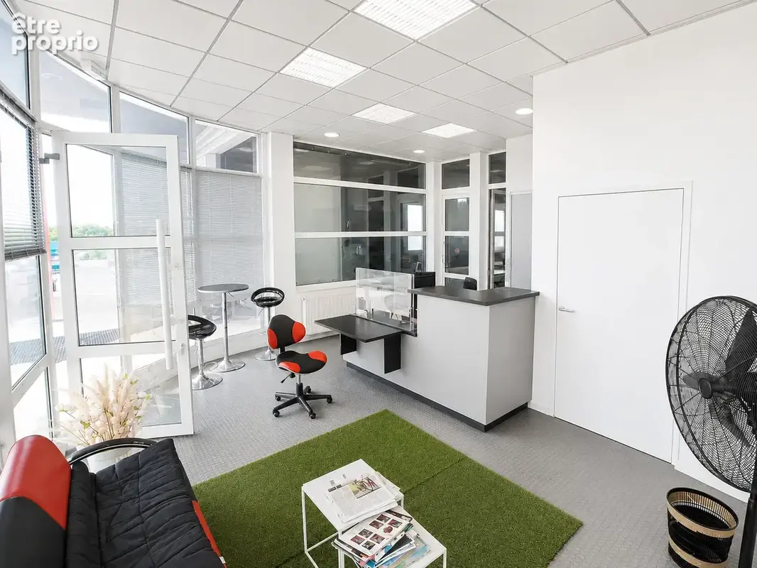 Vente Ens. Immob. Commercial - 1.330m2 - photo 2