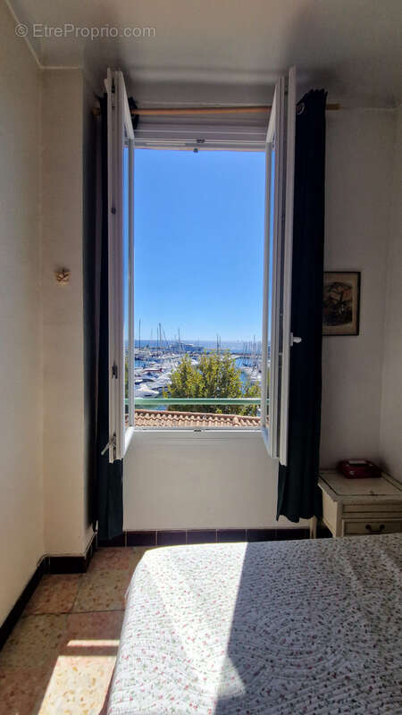 Appartement à VALLAURIS