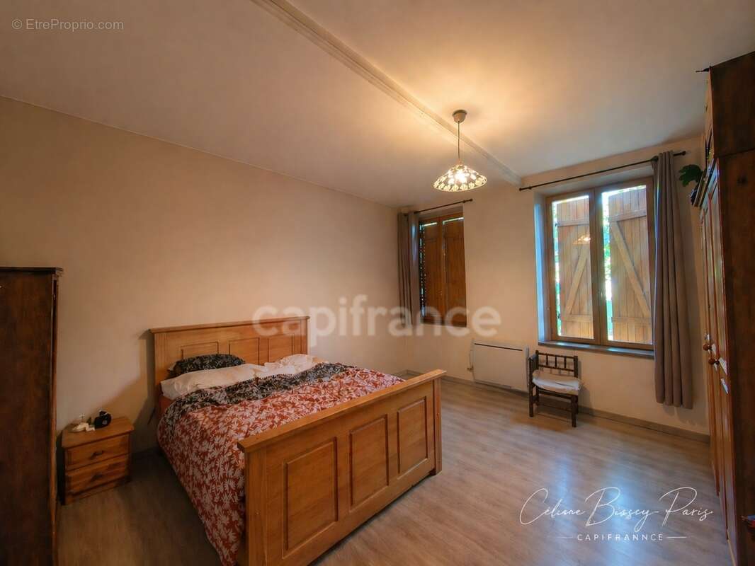 Ferme 4 pièces VILLECHETIVE (89), Plein pied, 2 chambres, cour, jardin, nombreuses dépendances, garage 2 voitures, Comble aménag - photo 9