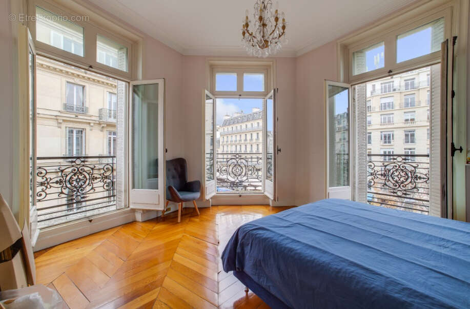Appartement à PARIS-8E