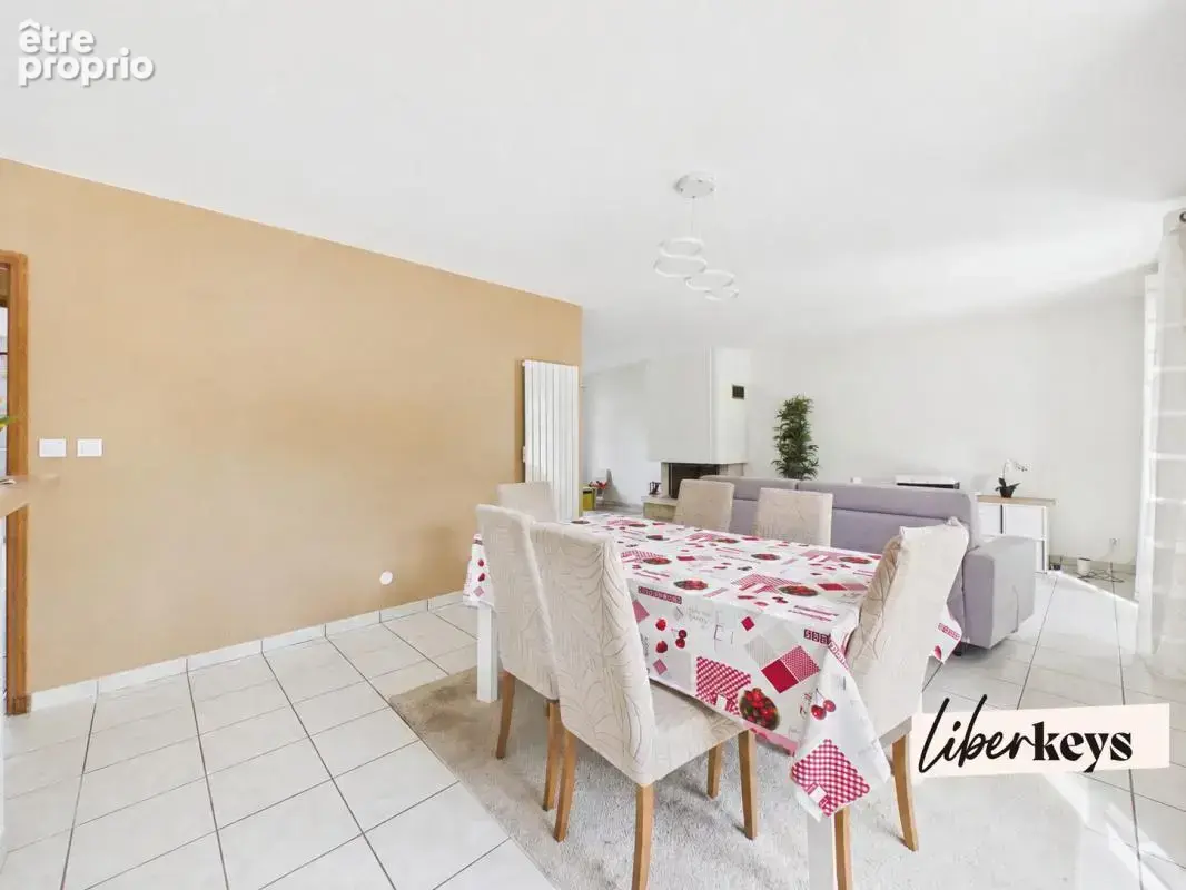 Maison familiale 285 m² au sol – 5 chambres – Terrain de 500 m² – Sous-sol total - photo 10