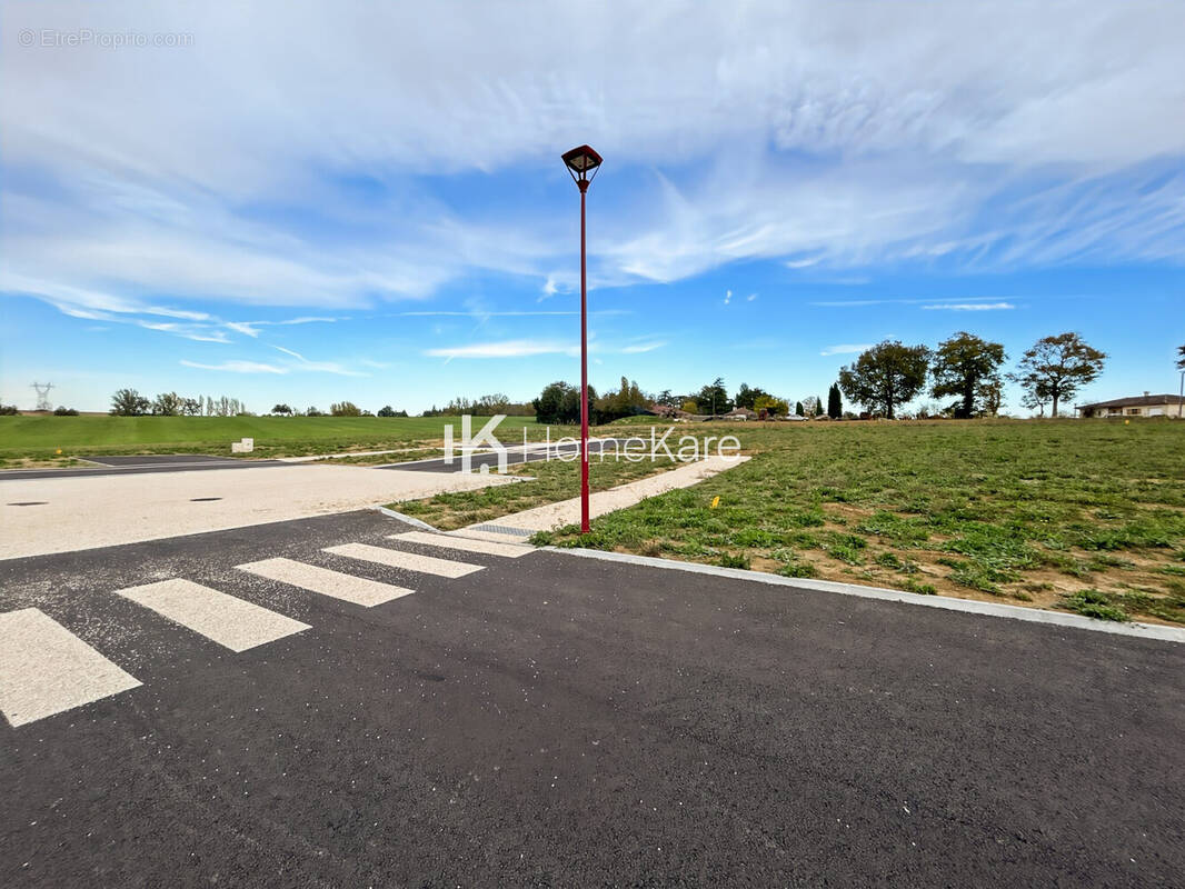 Terrain à L&#039;ISLE-JOURDAIN