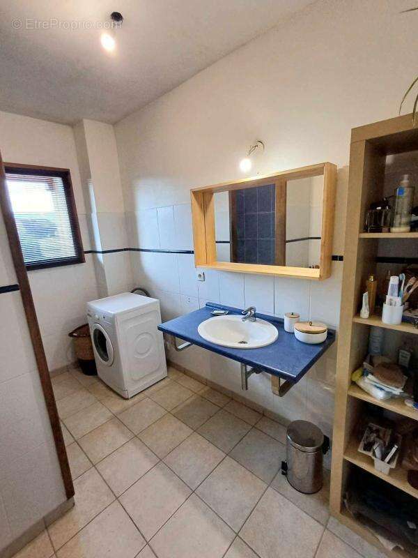 Maison à ENTRE-DEUX-GUIERS