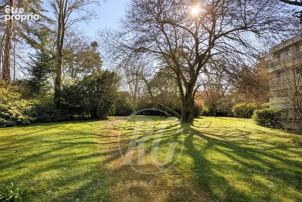 Appartement traversant avec jardin privatif de 500 m² - photo 4