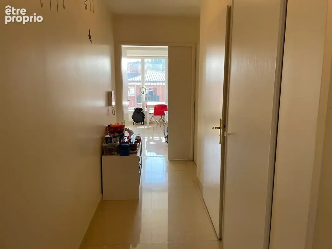 3 pièces en dernier étage avec balcons, ascenseur et parking en sous-sol. - photo 7