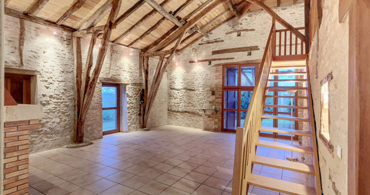 Maison à CASTELNAU-MONTRATIER
