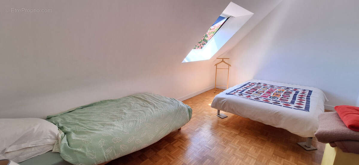 Fouesnant, Jolie maison de 4 chambres, sur un beau terrain arboré de 2000 m² ! - photo 9