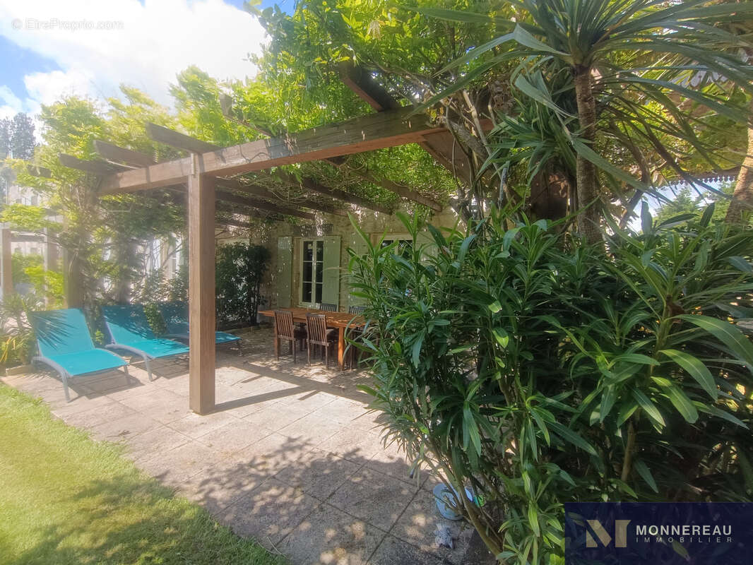 Maison à MORTAGNE-SUR-GIRONDE