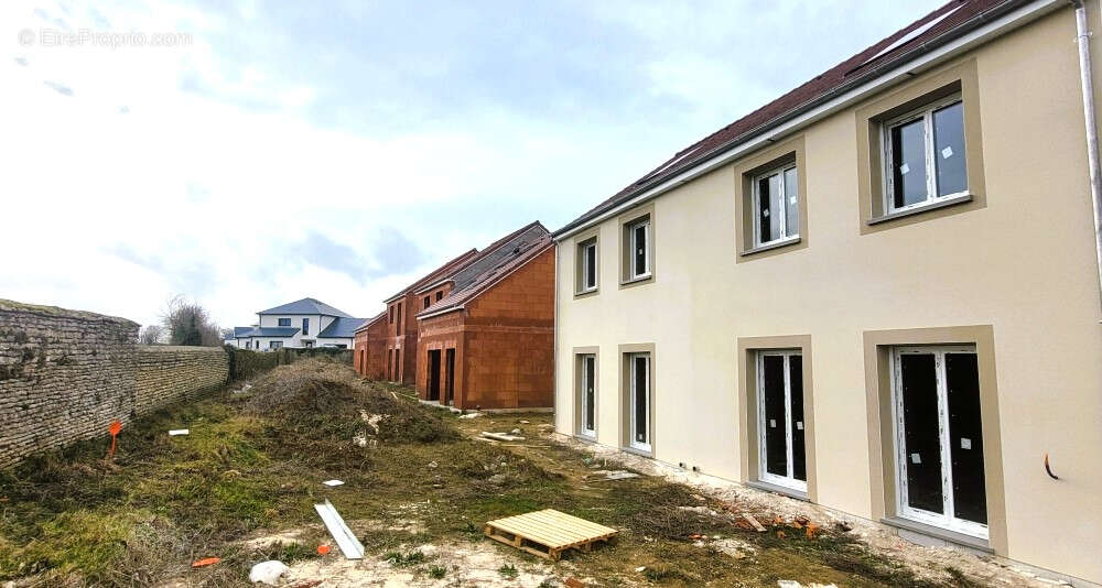 Maison de  4/5 pièces offrant 80m² habitables , 3 chambres sur un terrain de 228m² - photo 3