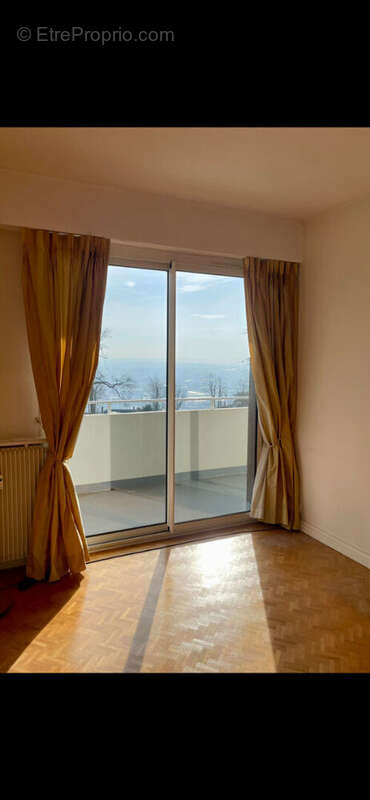 Appartement à MONT-SAINT-AIGNAN