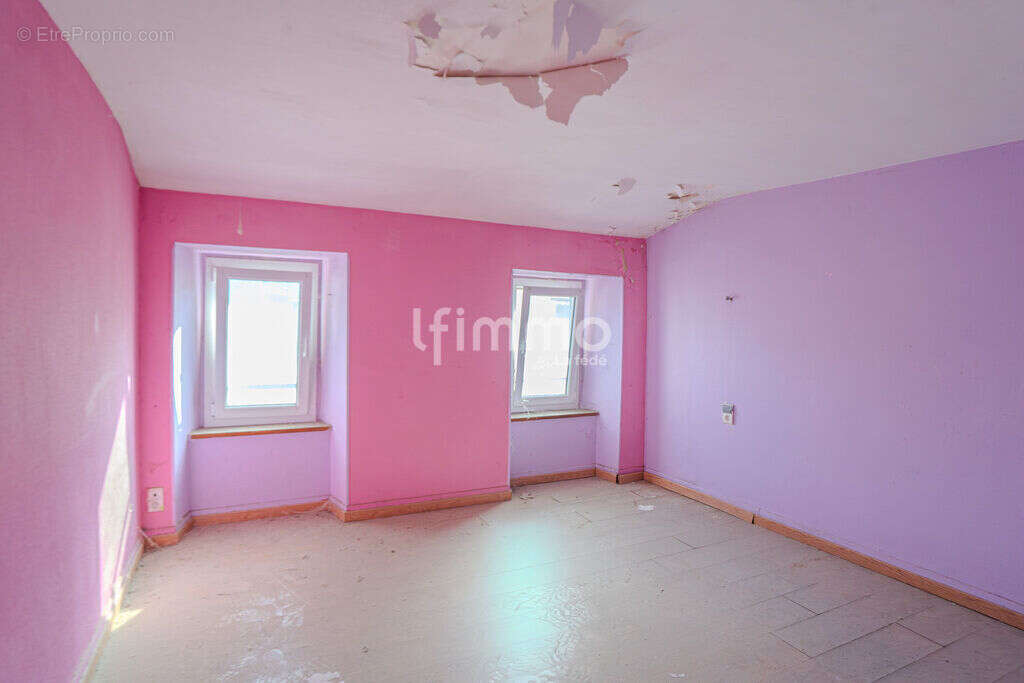 Maison en pierre fort potentiel de rénovation - photo 3